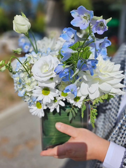 Blue and white Arrangement